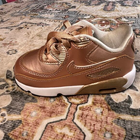 Nike Air Max 90 SE Metallic Rose Gold Girls Kids Toddler Size 8C Sneakers - Picture 4 of 13